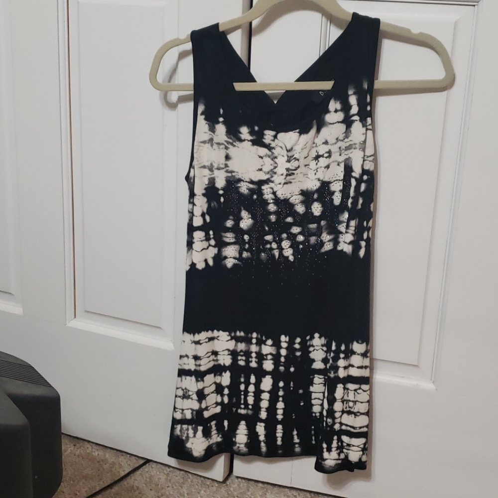 Bleu sleeveless shirt